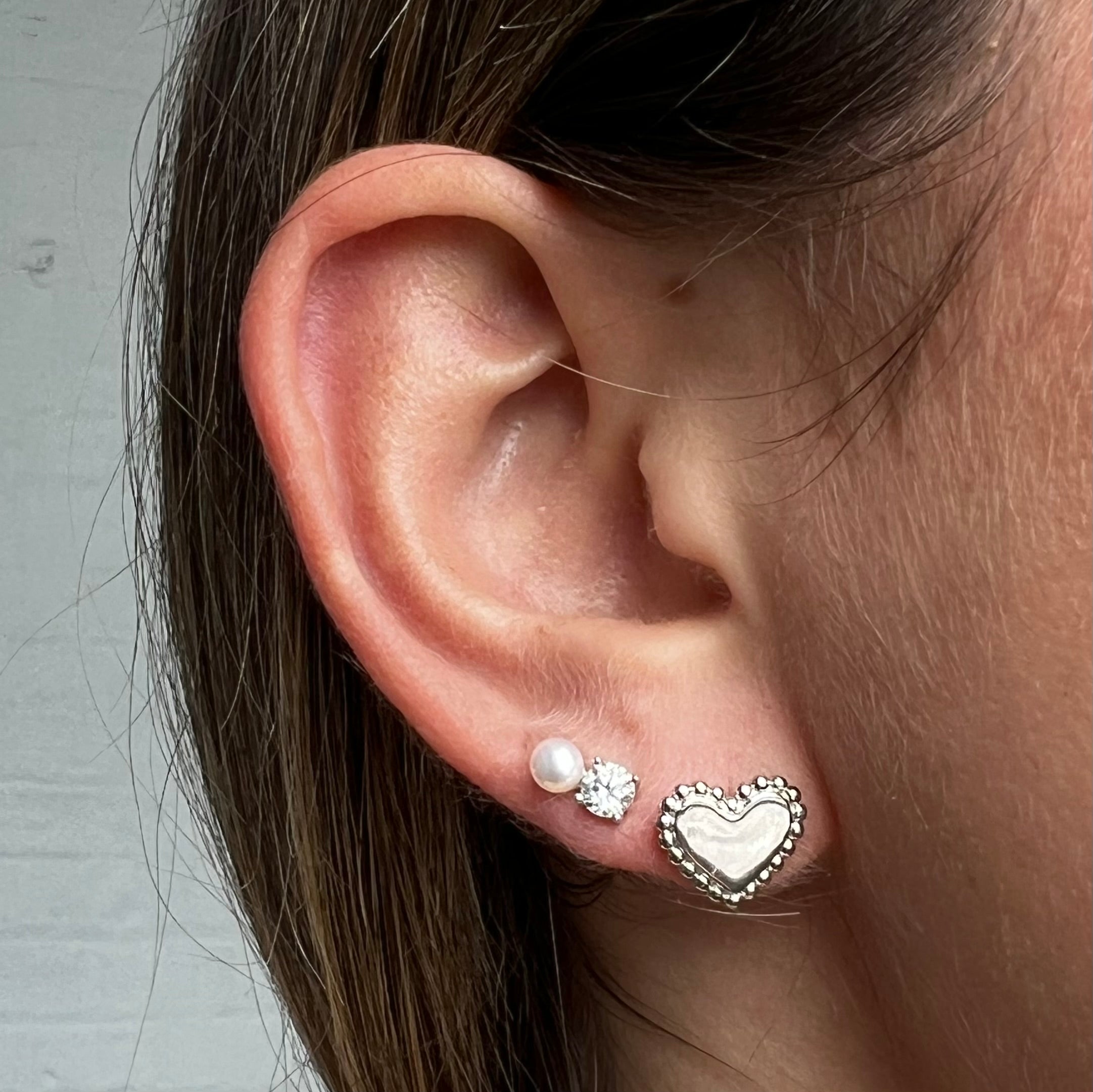 ELEANOR HEART STUDS SILVER