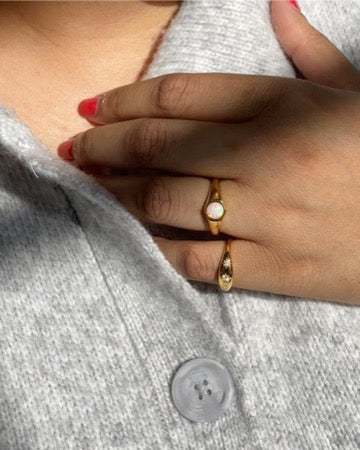 OPAL SIGNET RING GOLD