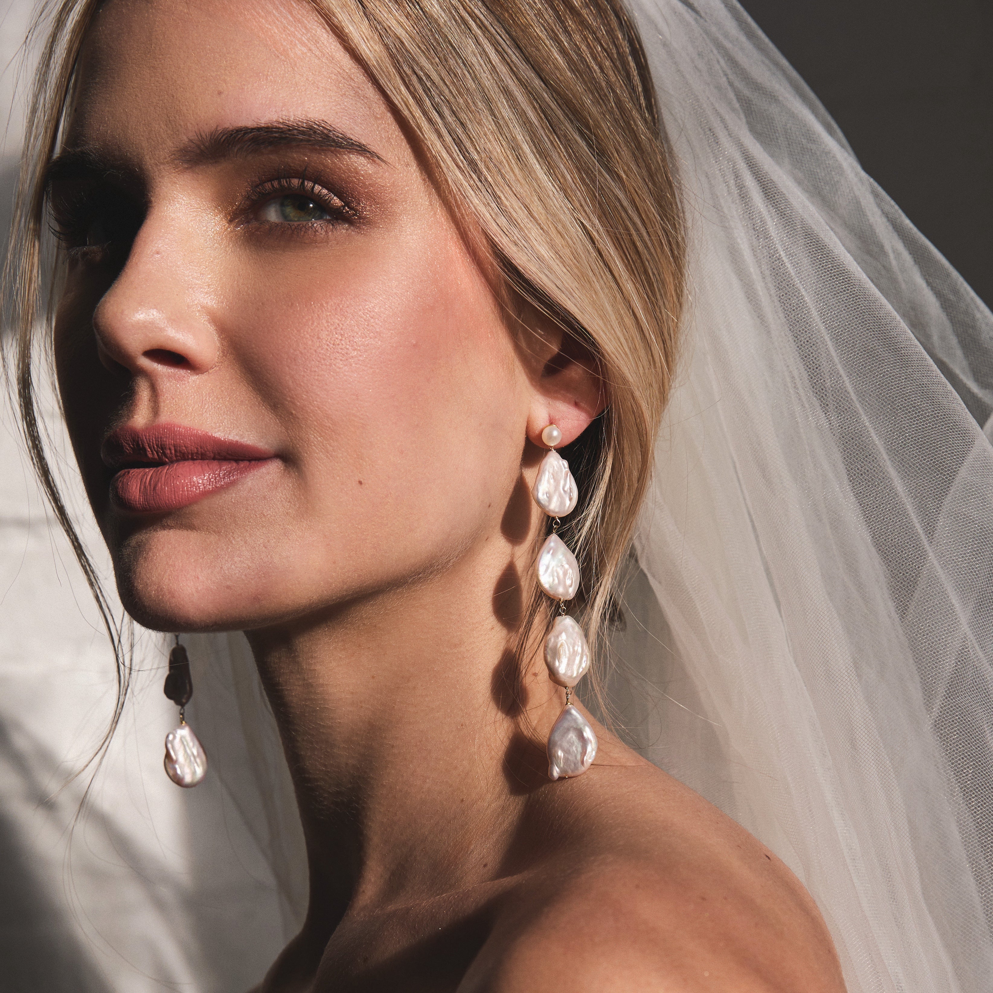 ELOWEN PEARL EARRINGS