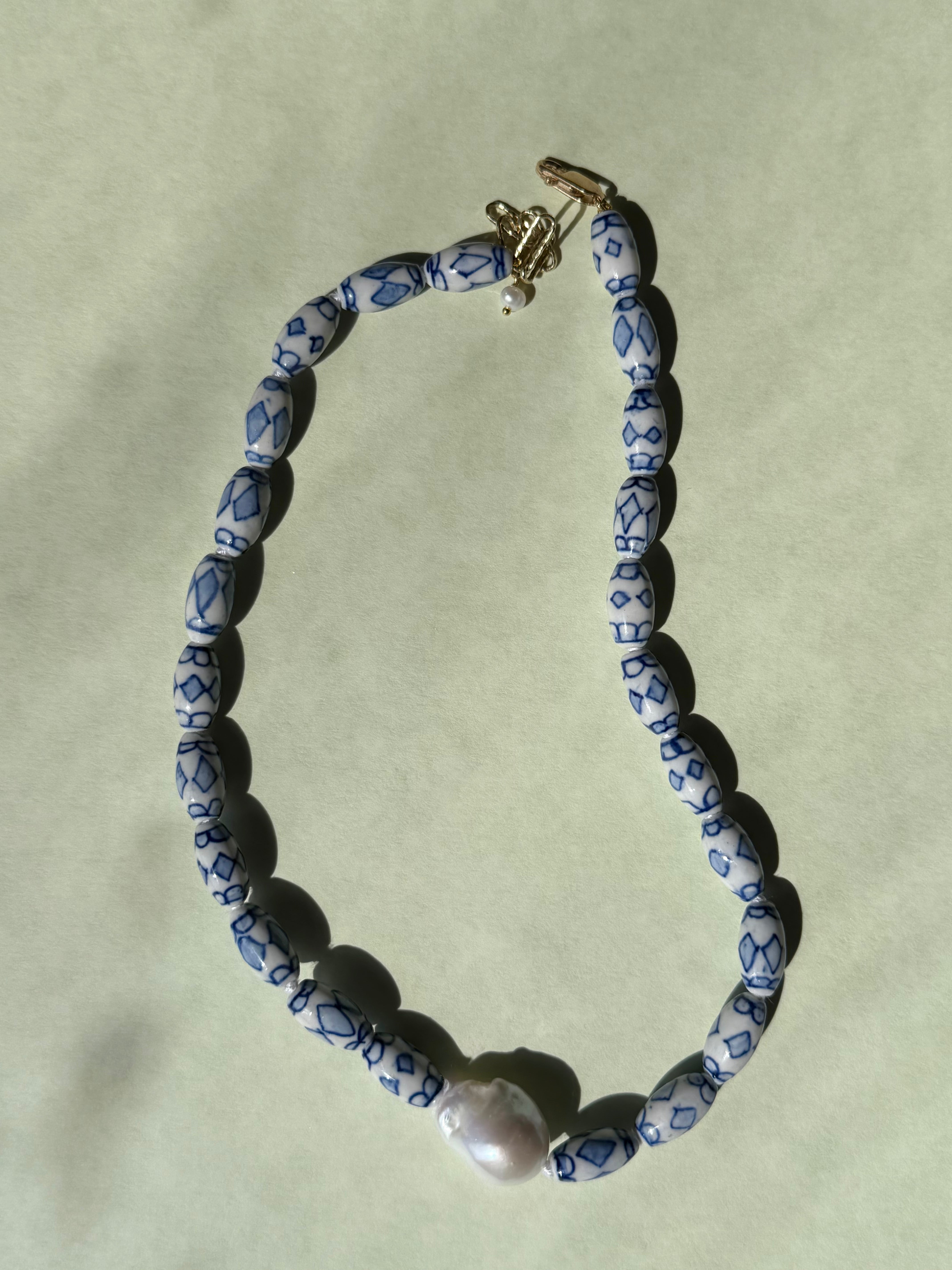 PORCELAINE TIDE NECKLACE