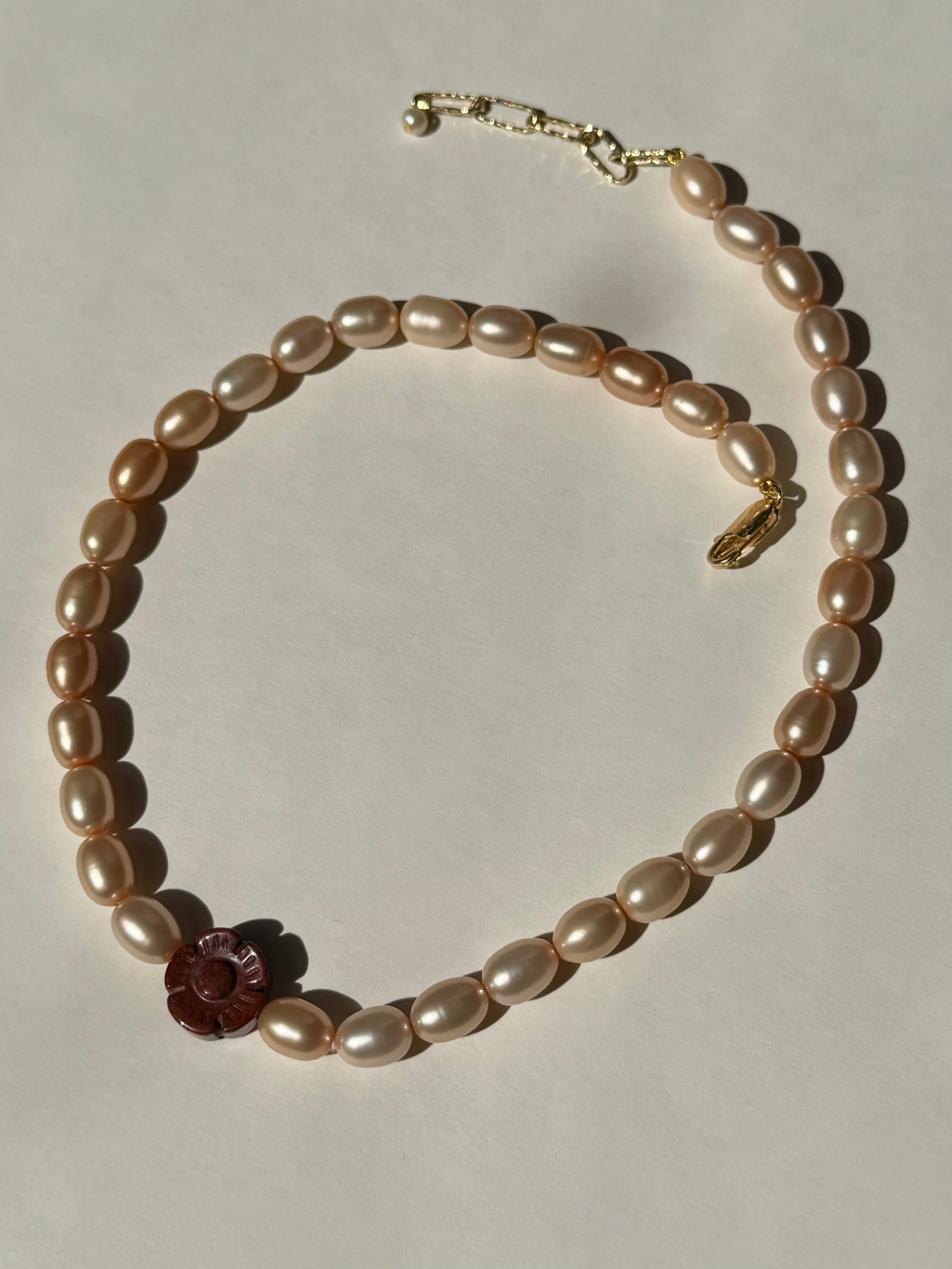 CHAMPAGNE BLOOM NECKLACE