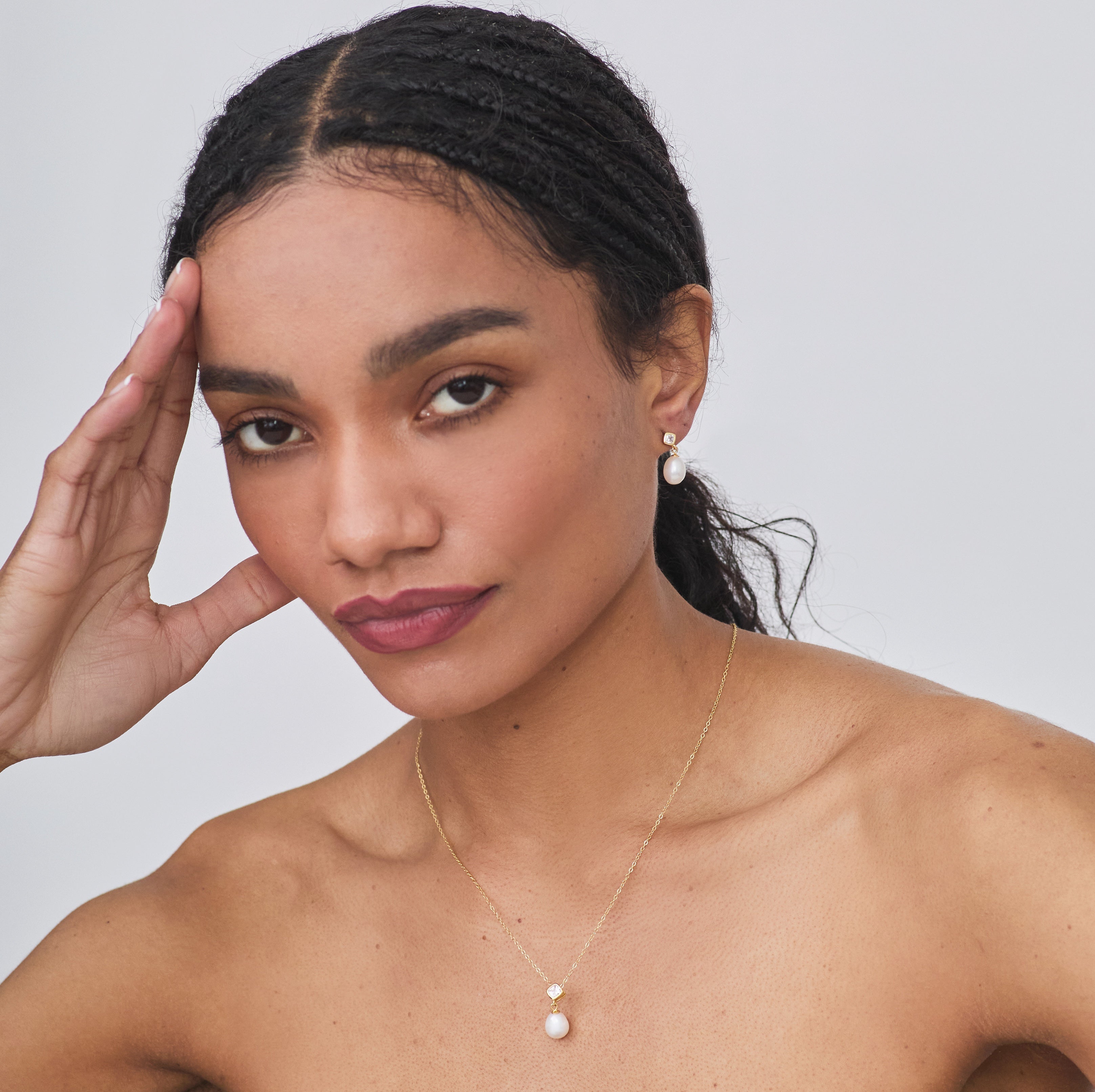 MAE PEARL NECKLACE GOLD