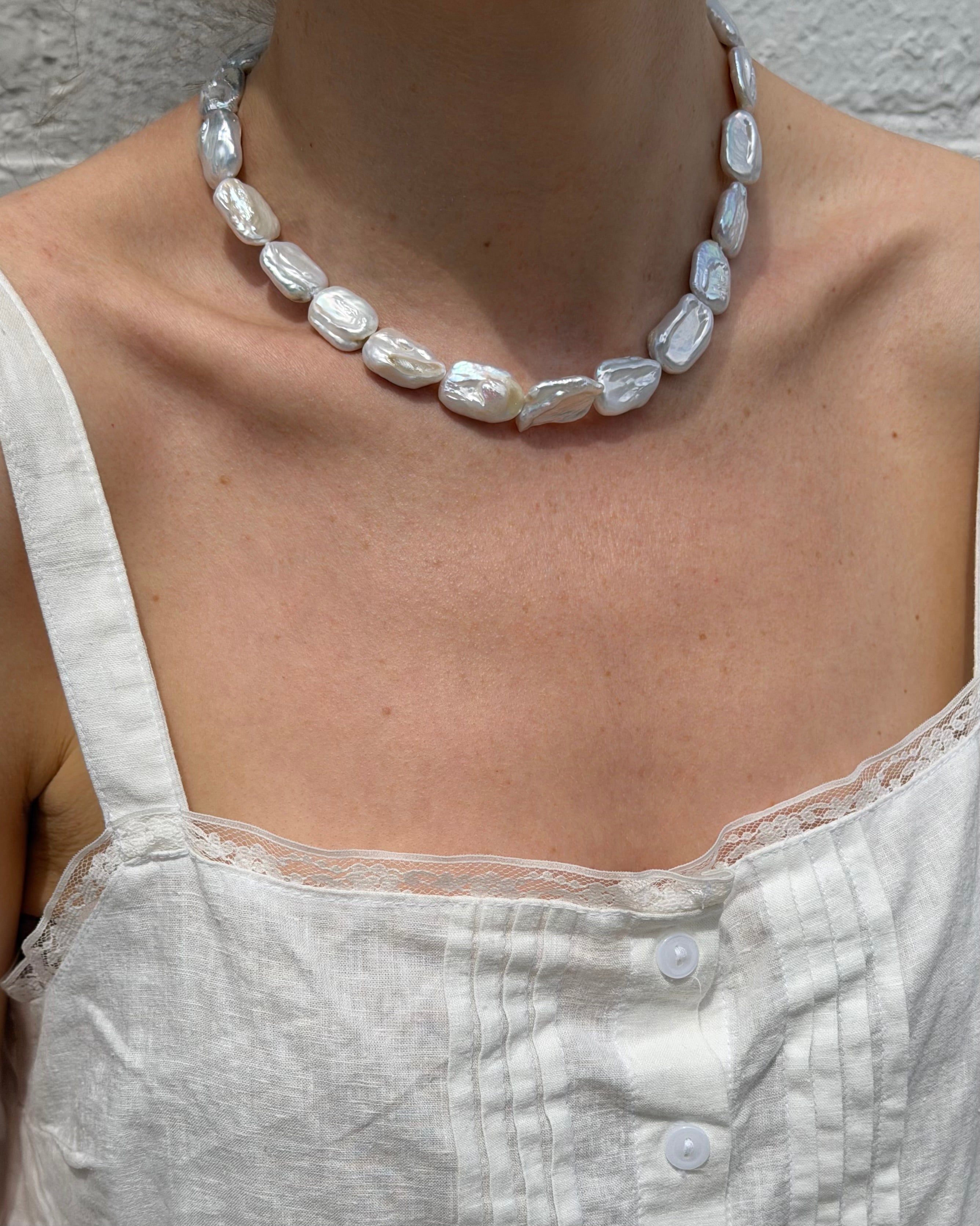 WHITE DRIFT PEARL NECKLACE