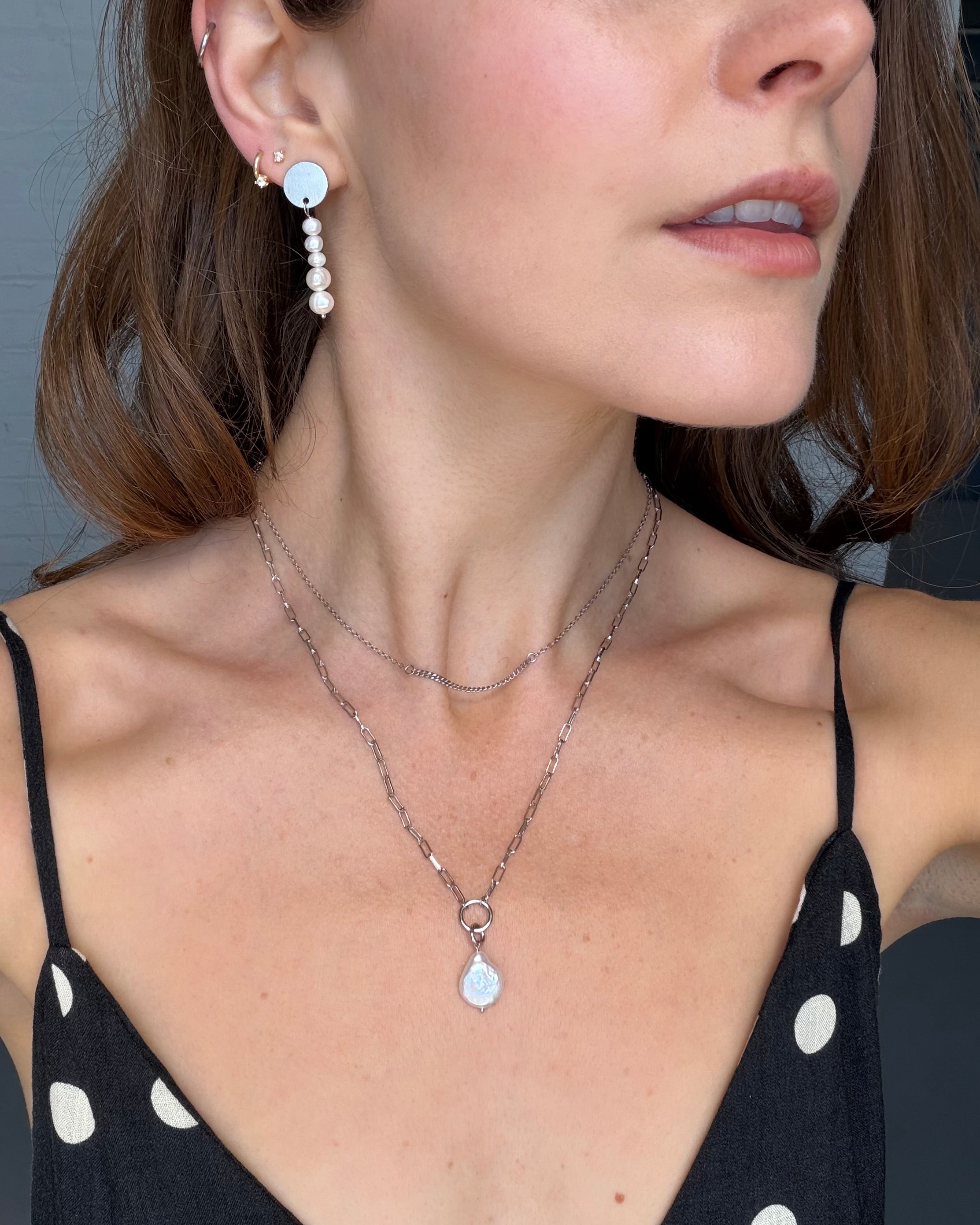 EMILY PEARL LAYER NECKLACE SILVER