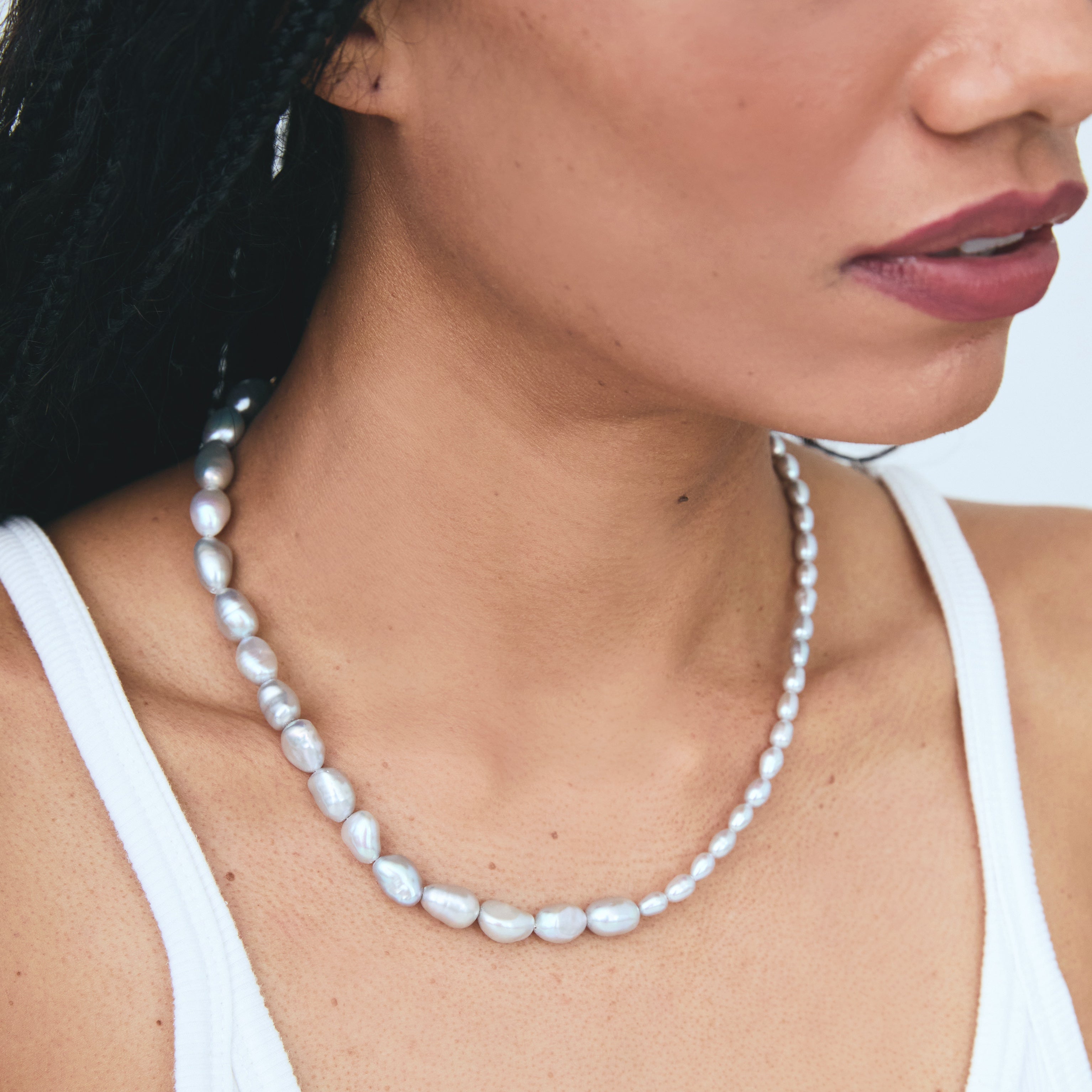QUINN PEARL NECKLACE GREY