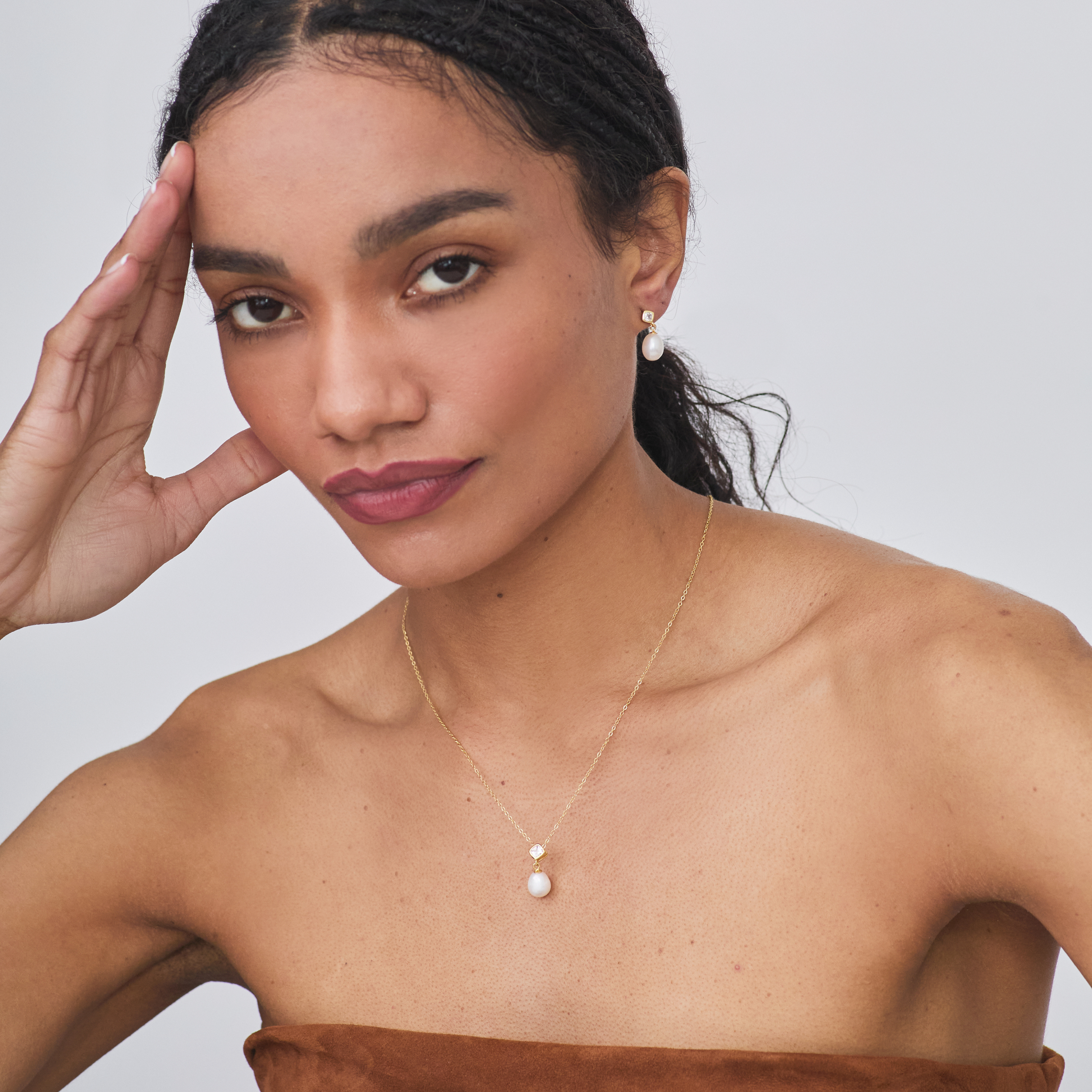 MAE PEARL NECKLACE GOLD