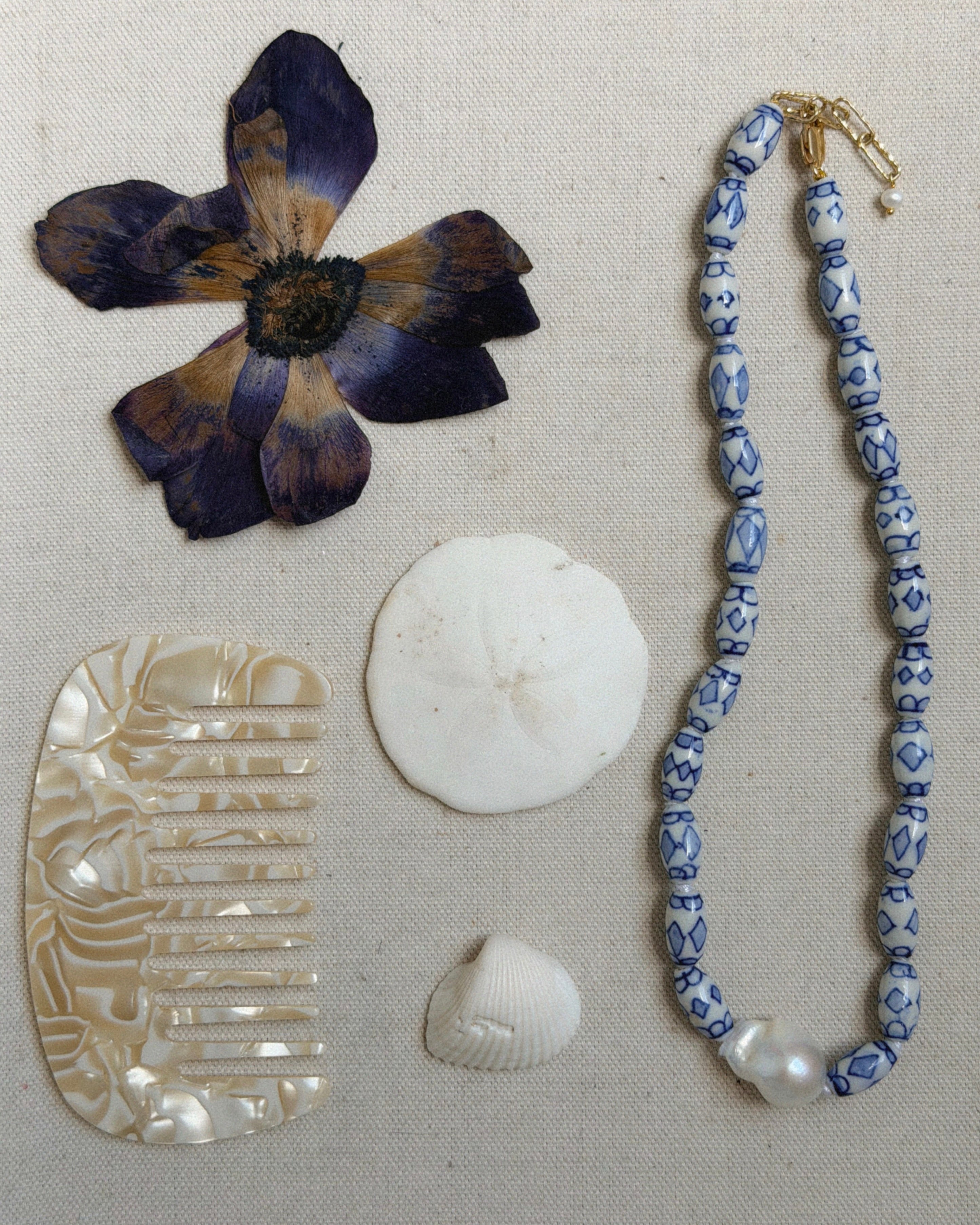 PORCELAINE TIDE NECKLACE
