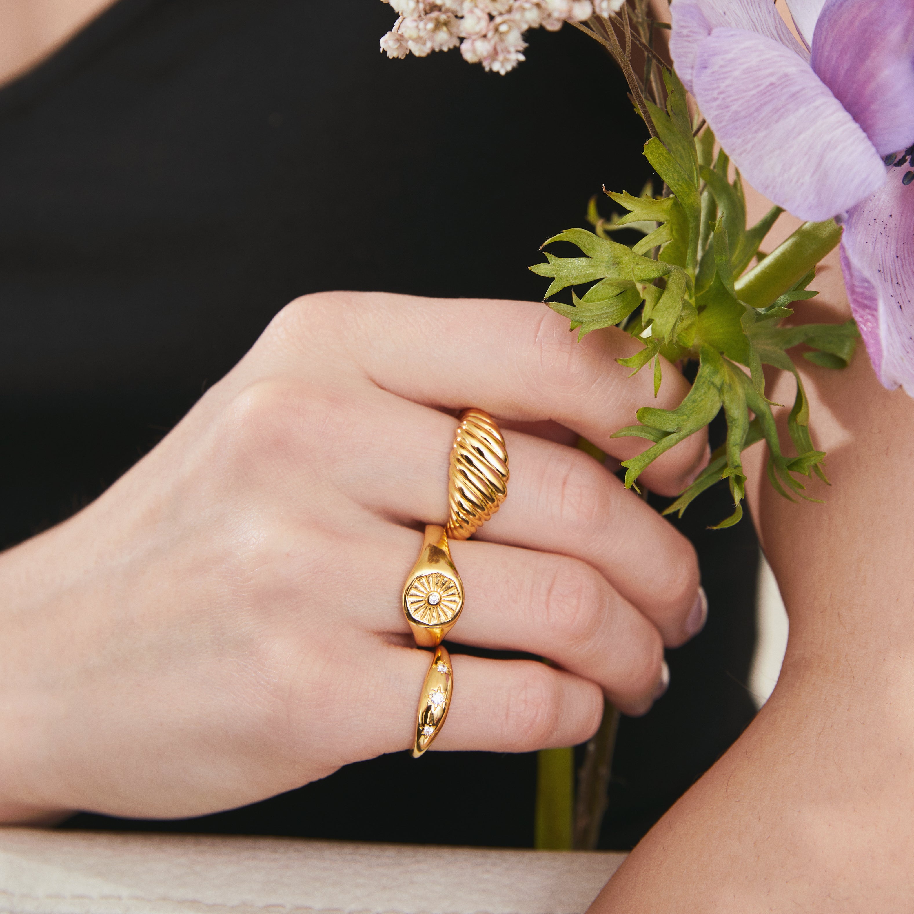 ASTRA SIGNET RING GOLD