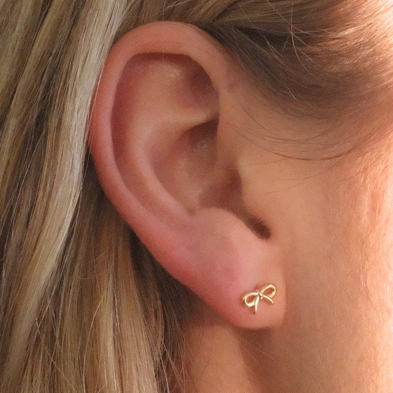 PETITE BOW STUDS
