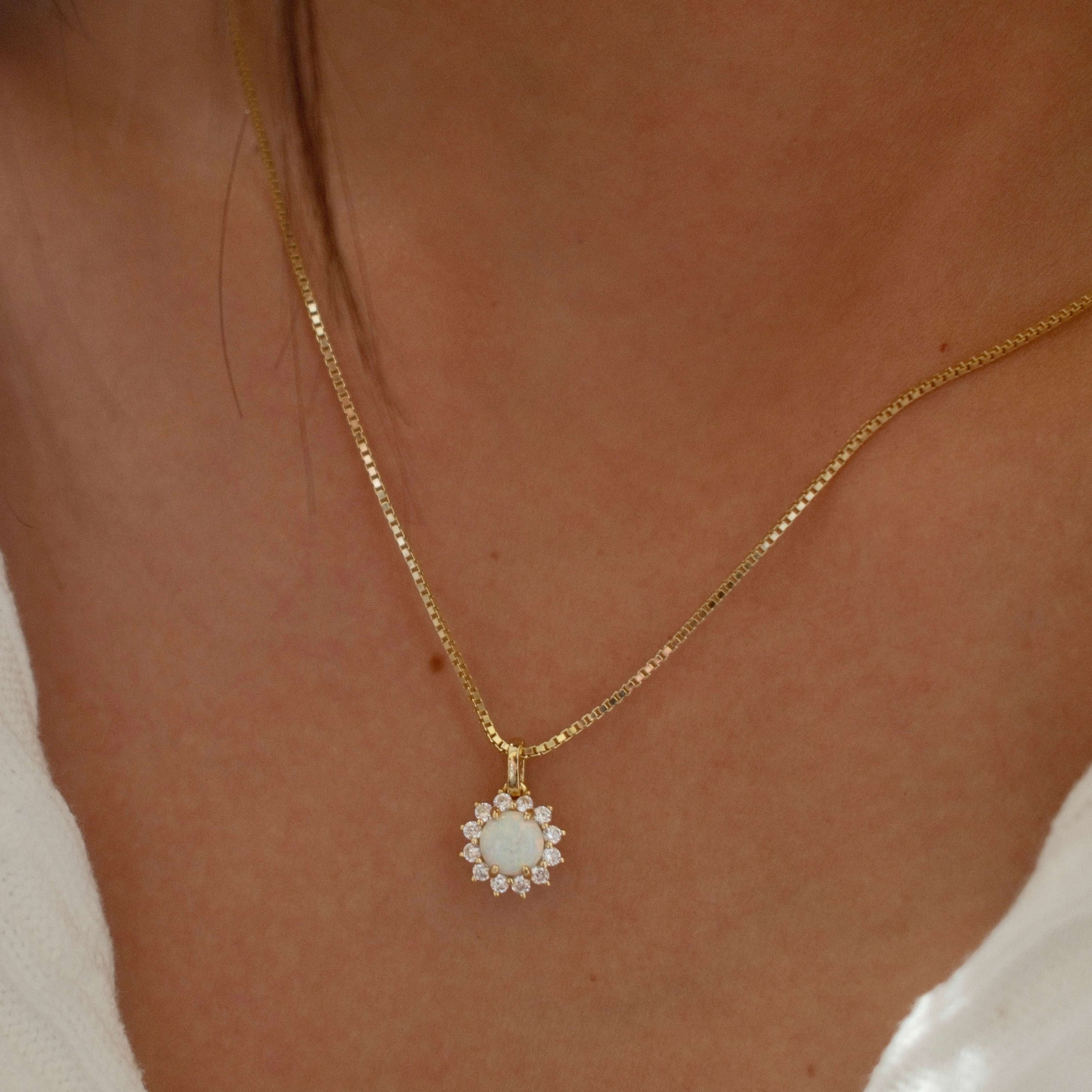 ELARA OPAL NECKLACE