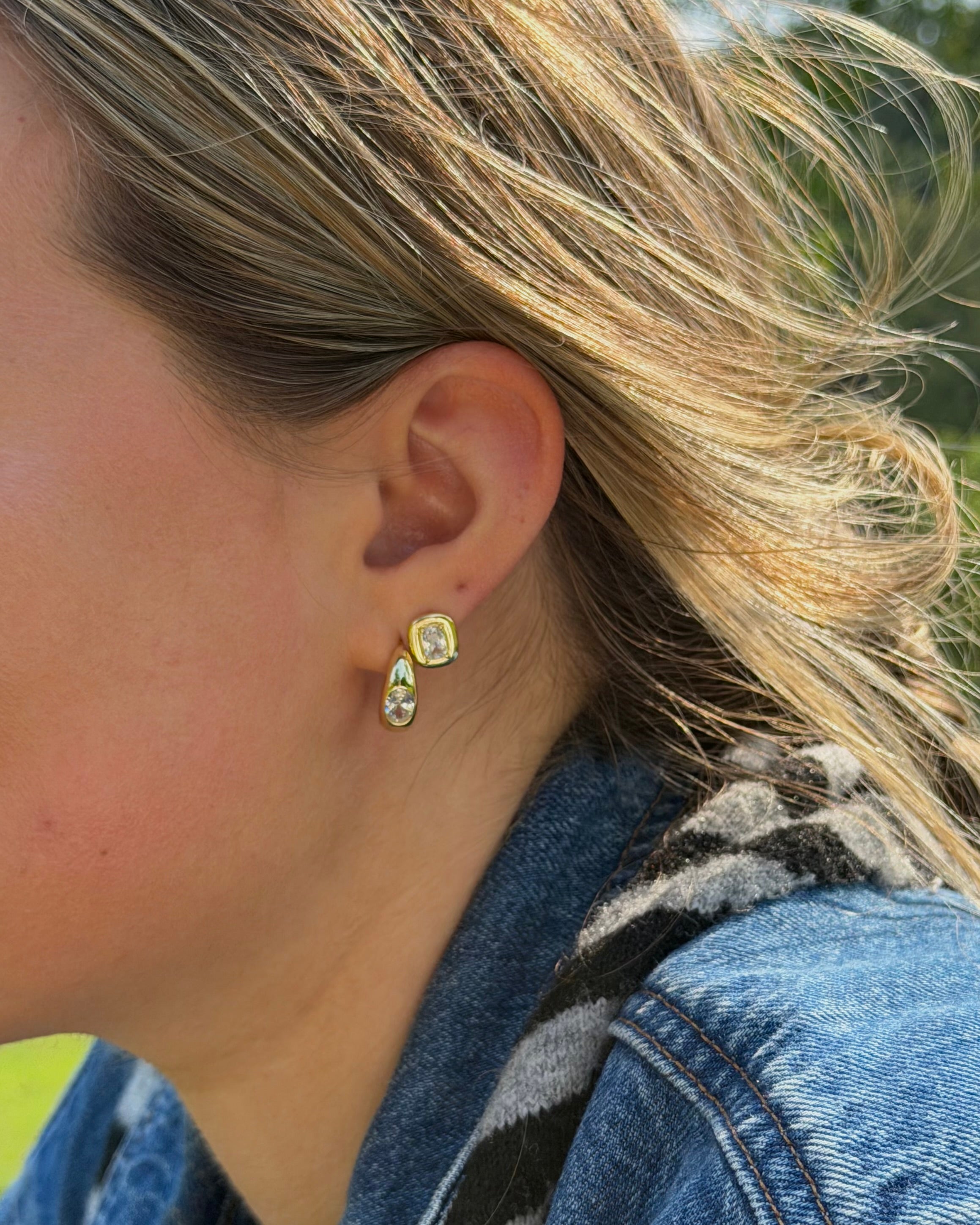 DAHLIA STUDS