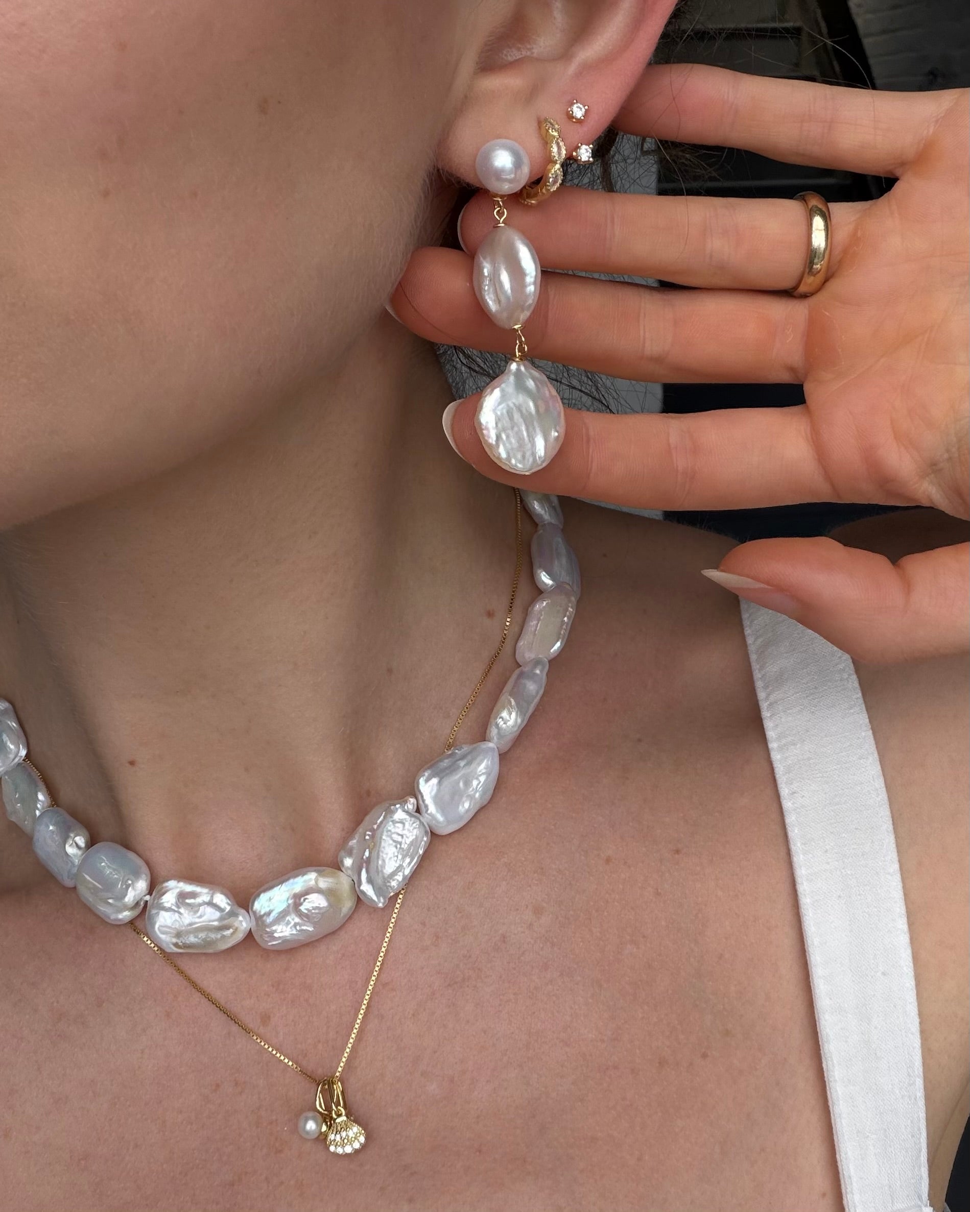 LULU PEARL EARRINGS