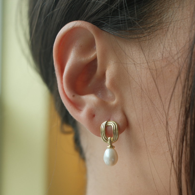 CARRIE PEARL EARRINGS