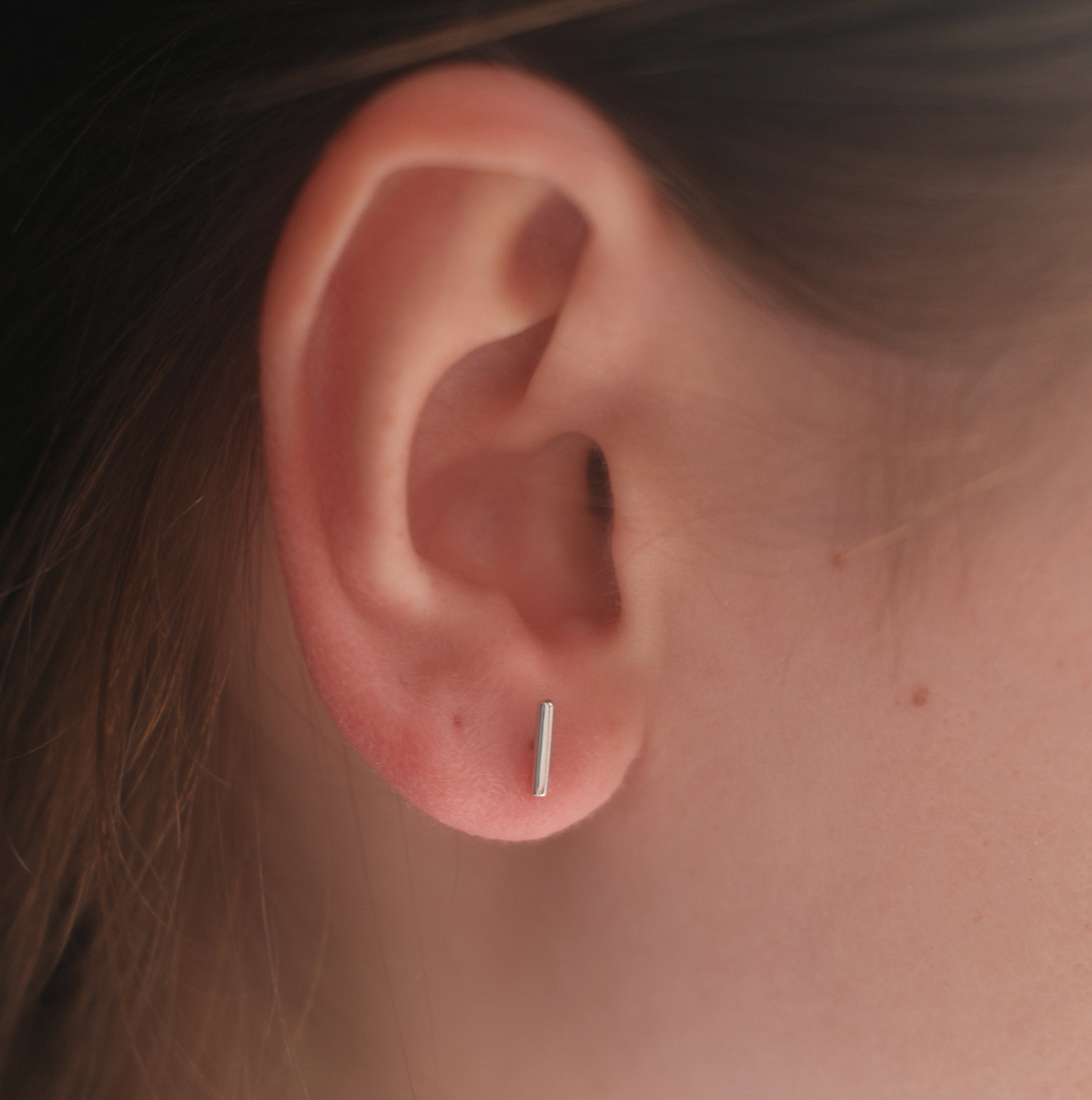 LOTTIE BAR STUDS SILVER