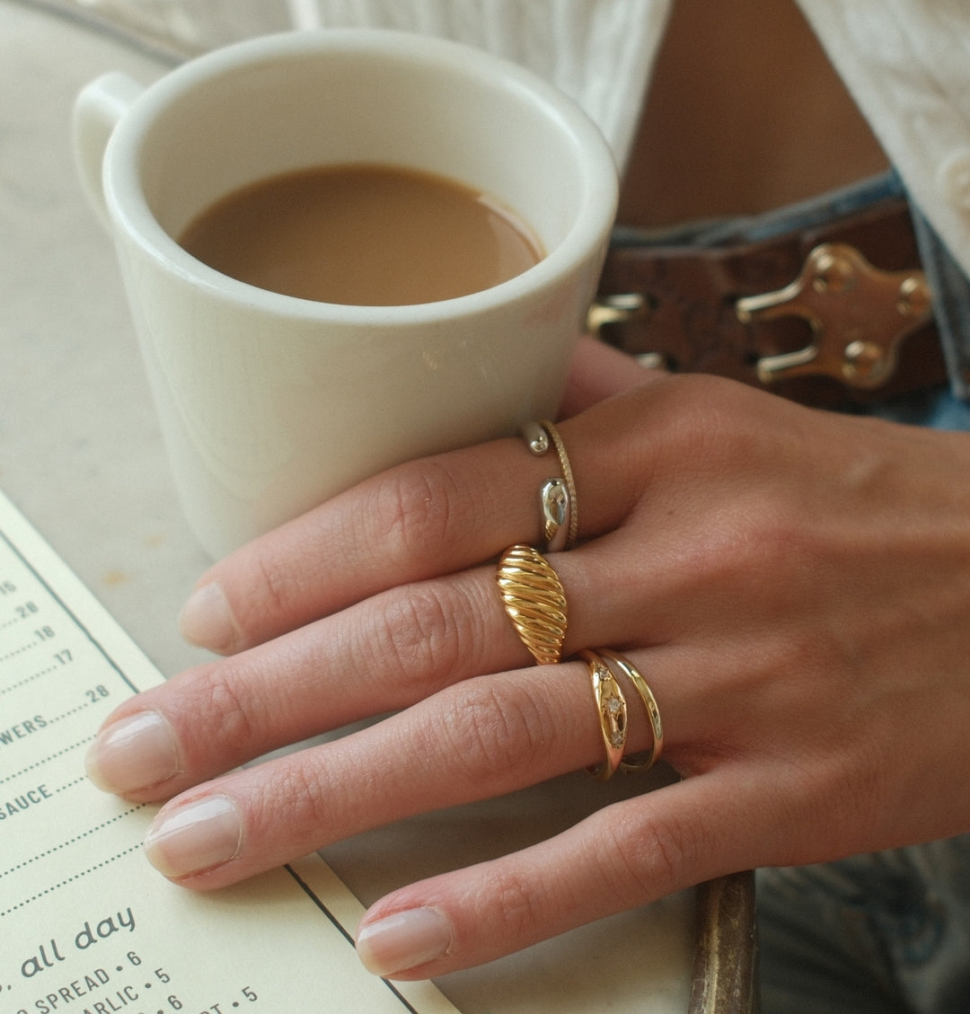 STELLA SIGNET RING GOLD
