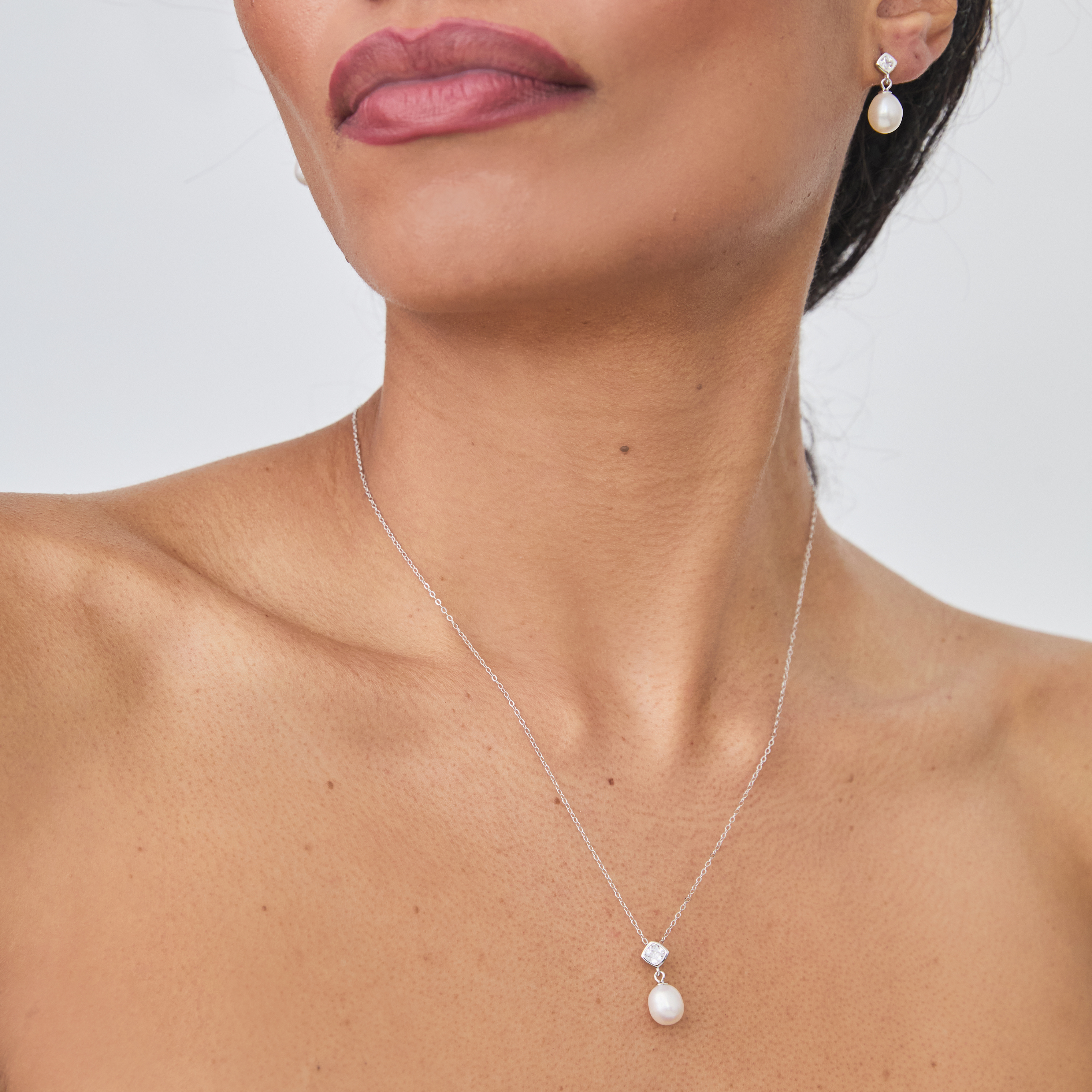 MAE PEARL NECKLACE SILVER