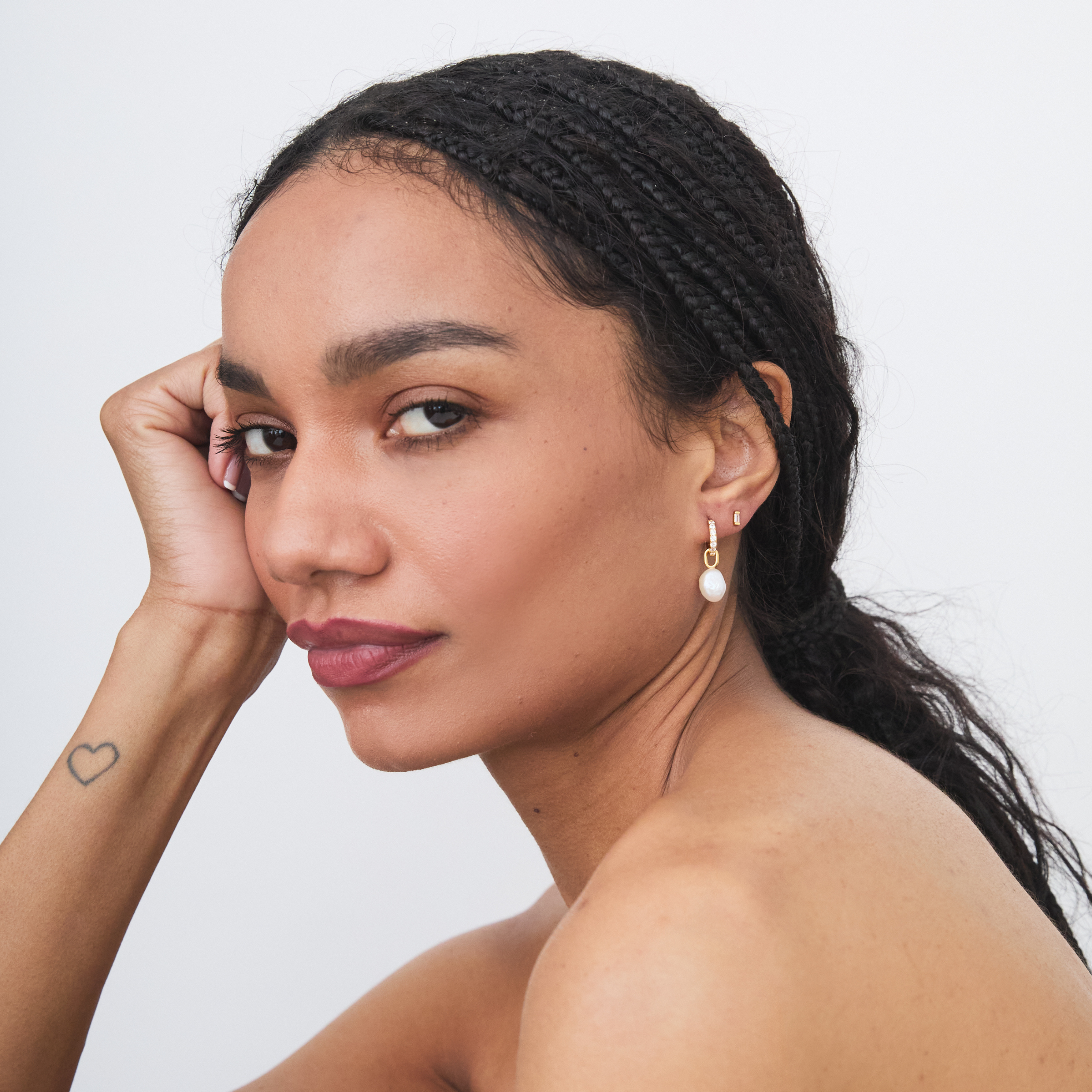 JULIETTE CLEAR PEARL HUGGIES GOLD