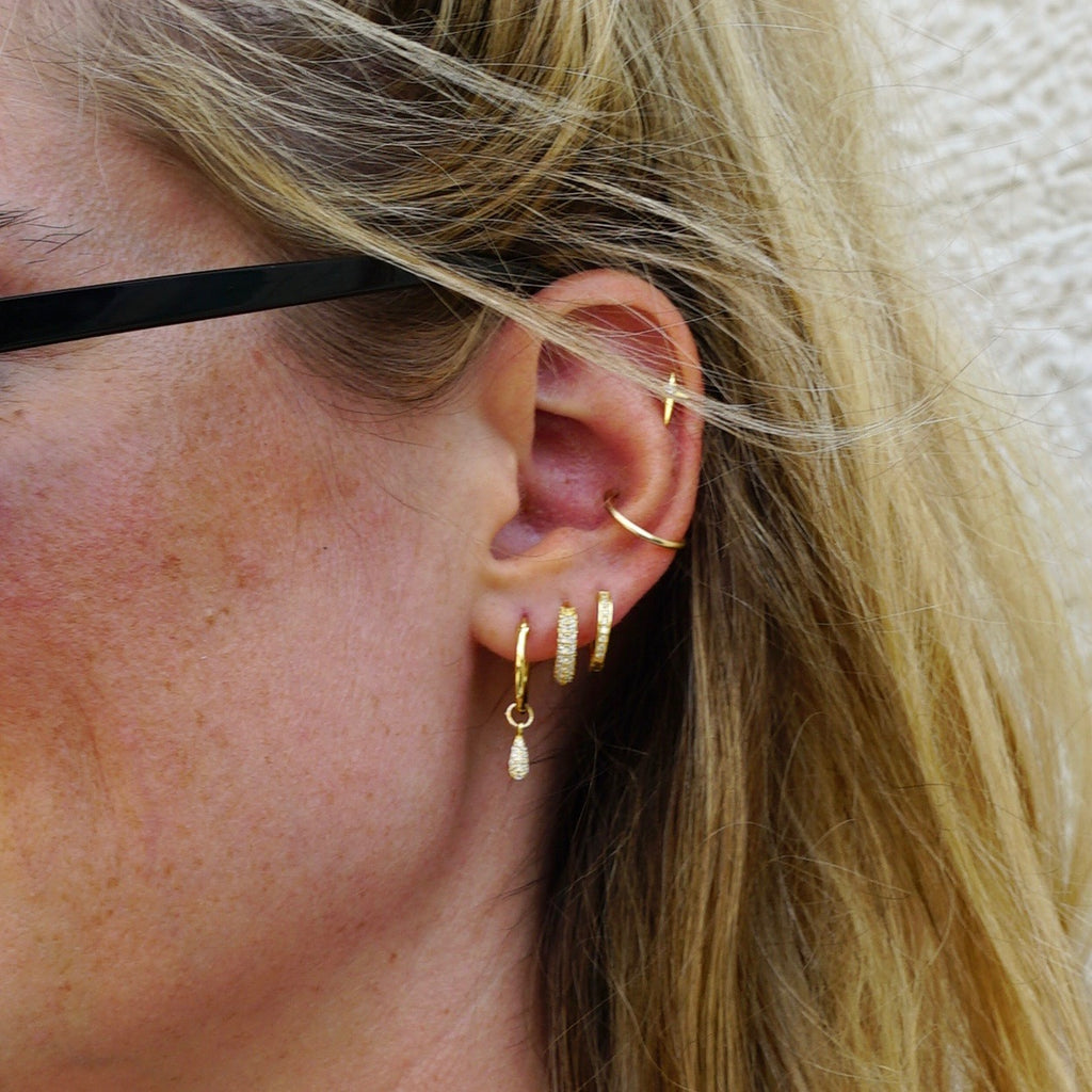 GENI CZ HOOPS GOLD - eff.Y.bee