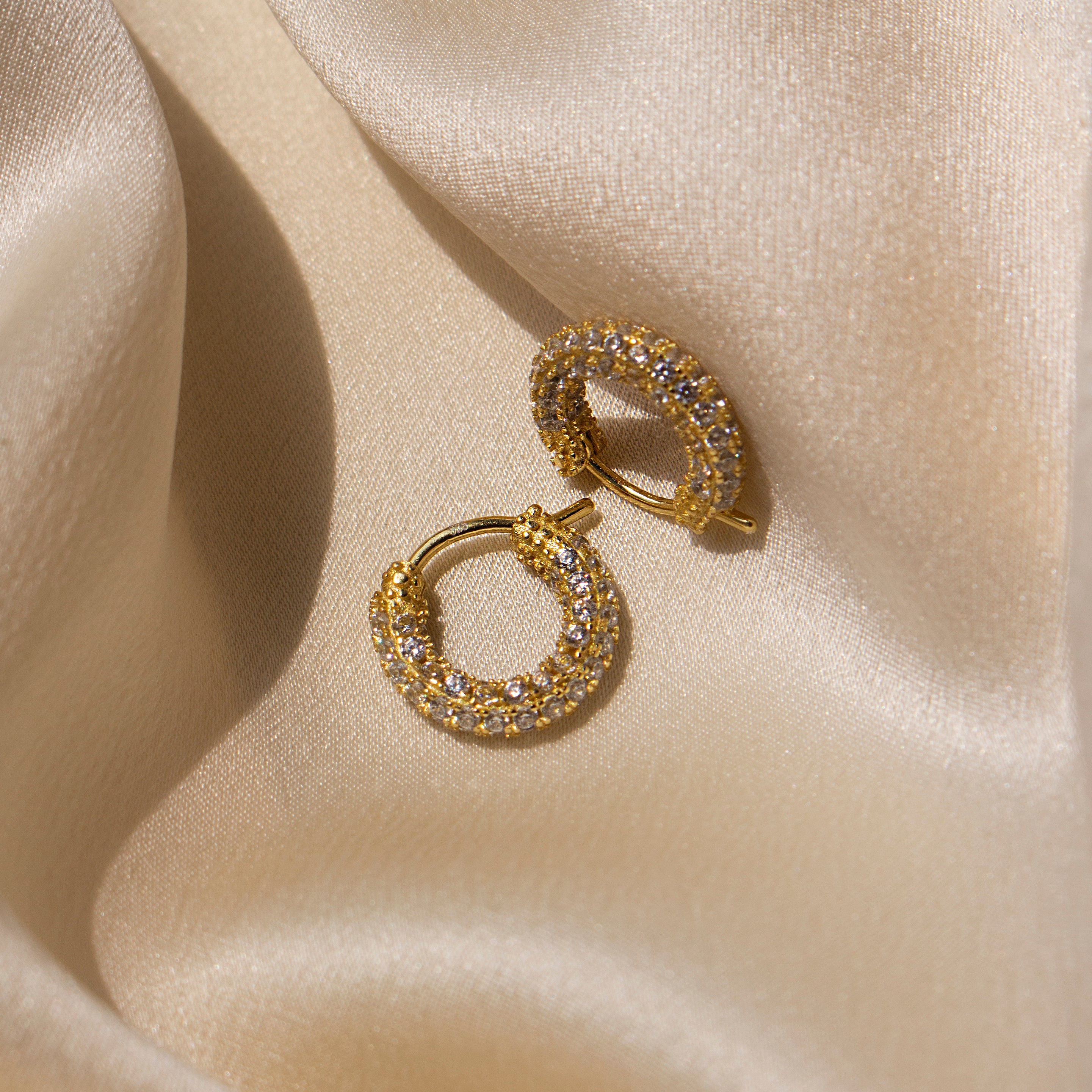 GENI CZ HUGGIES GOLD